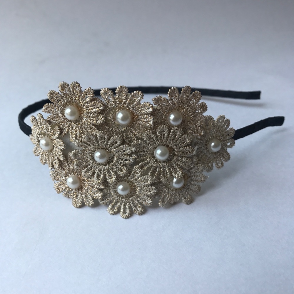 Girls headband with pearls and flowers